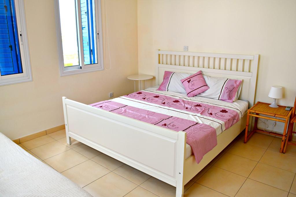 Latchi Beach Front Villa - Private Heated Pool - Amazing Uninterrupted Sea Views Polis Exterior foto